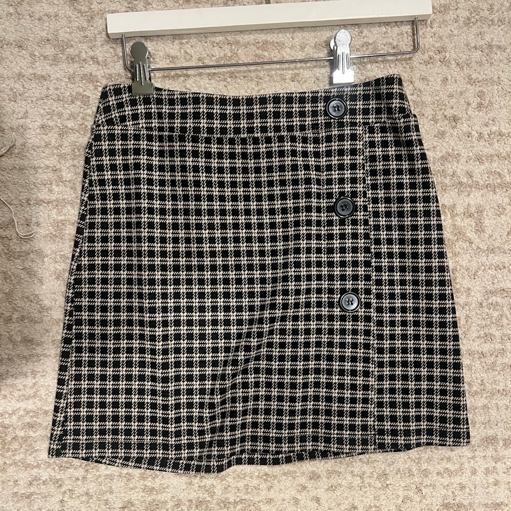Plaid skirt with buttons